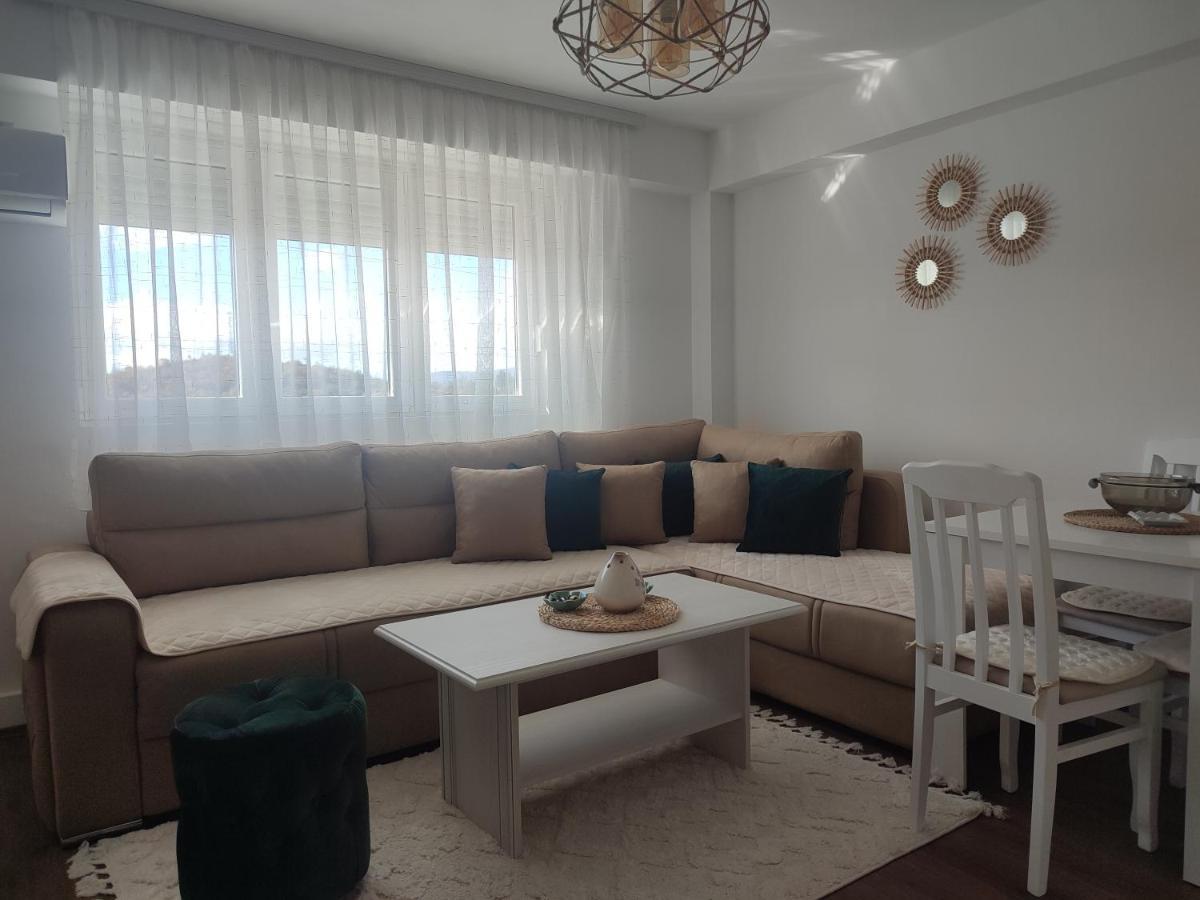 Apartman Dbb Nikšić Buitenkant foto